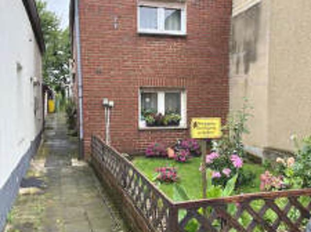 Chance ! Viel Garten! Häuschen sucht kraftvolle Hände