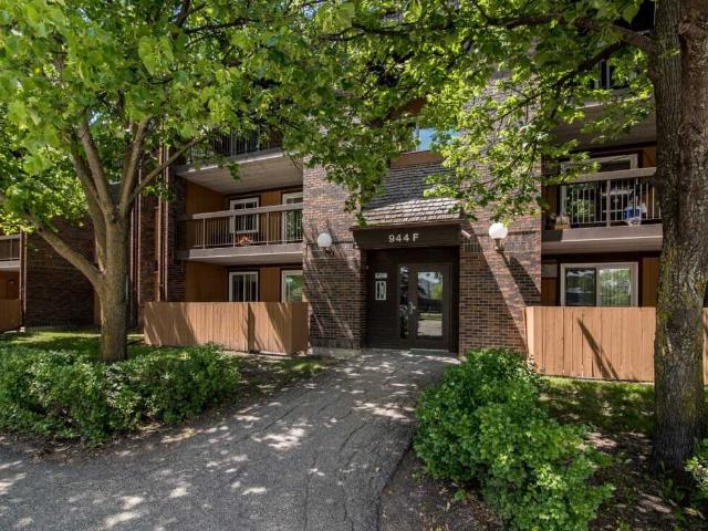 Chancellor Estates 2 Bedroom Apartment for Rent at 944 940 944 Chancellor Drive, Winnipeg, MB R3T 2K1 Montcalm