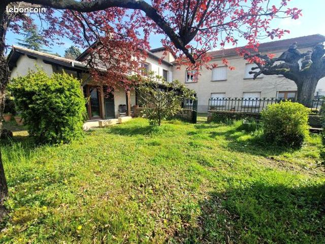 CHANAS Secteur recherché Propriété de 300 m² habitables 3450m² de terrain CONSTRUCTIBLE PRODUIT RARE