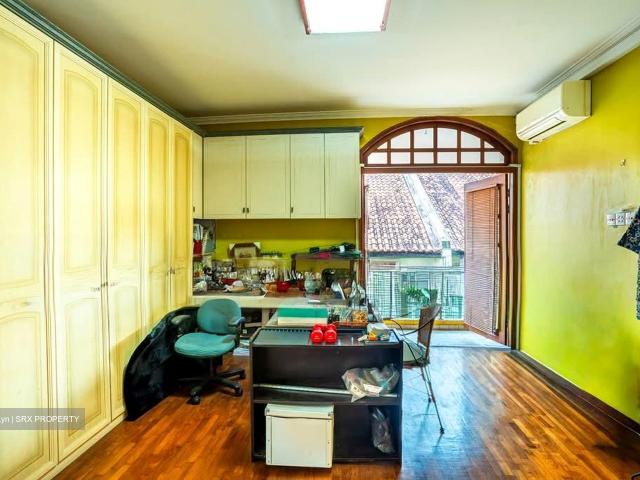 Changi Road D14, Semi