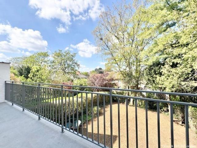 Chant d'Oiseau, Fully Renovated House