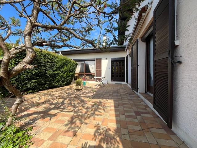 Chanteheux Pavilon Sur Sous Sol. 5 Chambres. 1300 M² De Ter. 175m² Chanteheux