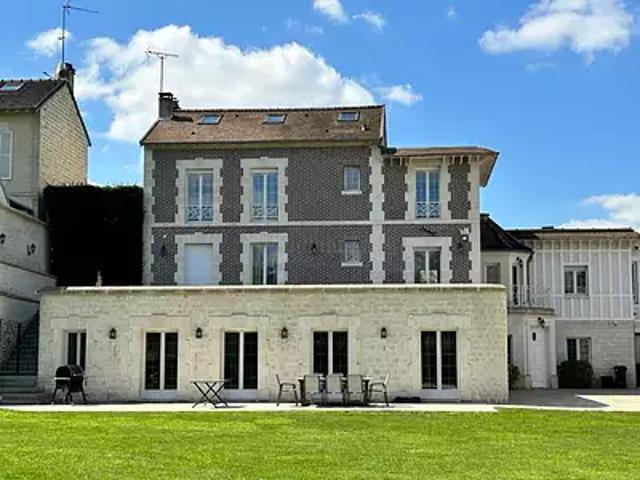 Chantilly 60500 Achat / Vente maison 8 pièces t8 au dernier étage cave