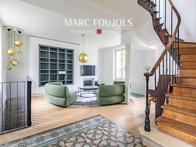 Chantilly Meulière de caractère avec dépendance et piscine. 436m² Chantilly