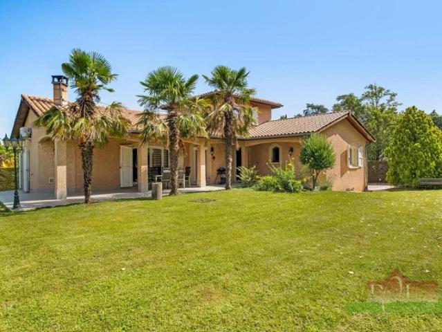 CHAPONNAY, à deux pas du centre, Villa T6 de 152 m² avec terrain de 1021 m²