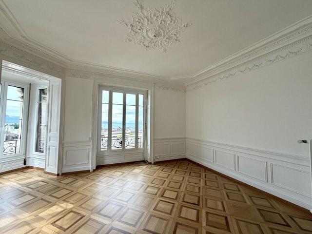 Character 5 room apartment in the heart of Lausanne