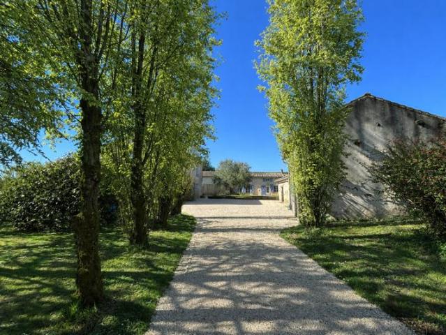 Character Country House with Electric Gates, Tree Lined Driv