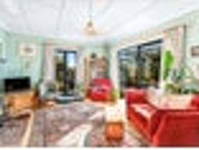 CHARACTER, COMFORT & COUNTRY LIVING