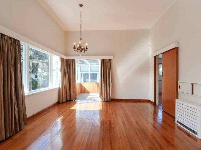 Character Four bedroom Home in Island Bay