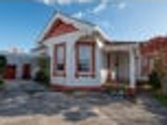 Character Filled Classic on a 1080m² Section