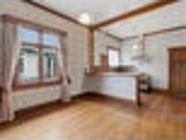 Two Bedroom/Two Living Ornate Features!