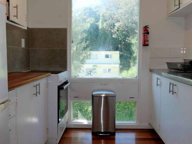 Character, Views & Nature – Two Bedroom Northland Flat
