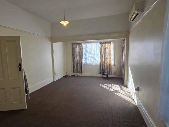 Character Villa with Large Fenced Section – Dogs Welcome
