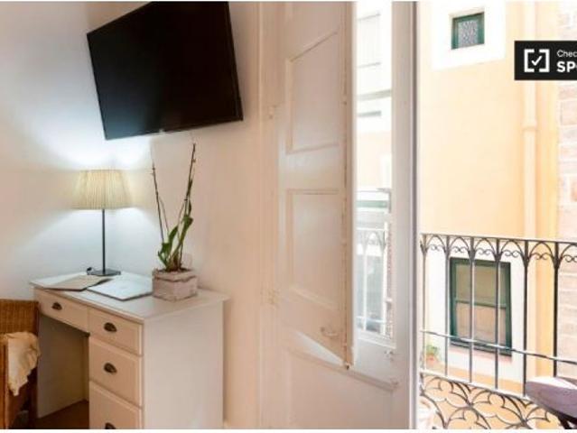 Characterful apartamento de 1 dormitorio con balcón en alquiler en Barri Gòtic