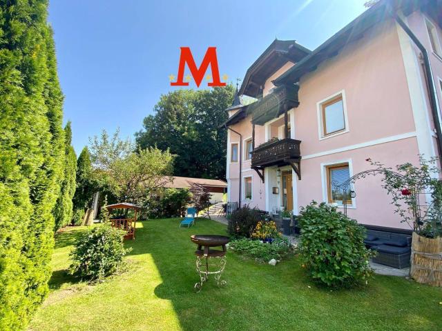 Charaktervolle Wohnung im historischen Haus mit 3 Garagen, Carport & Partyraum