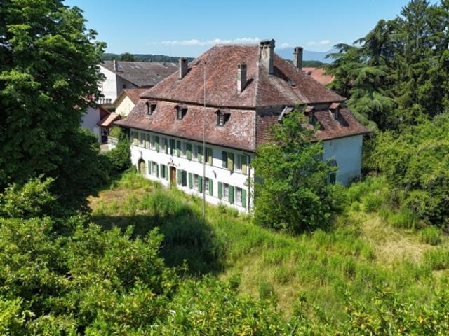 Charaktervolles Gebäude zum Renovieren mit Potenzial für 5 Wohnungen