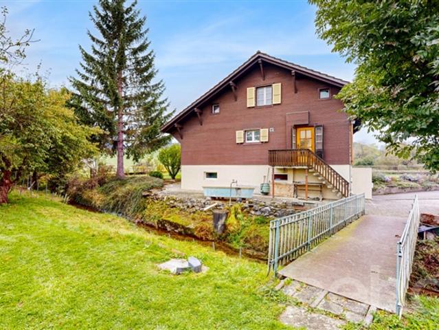 Charakter Chalet auf 1.741 m² mit Fluss und Potenzial
