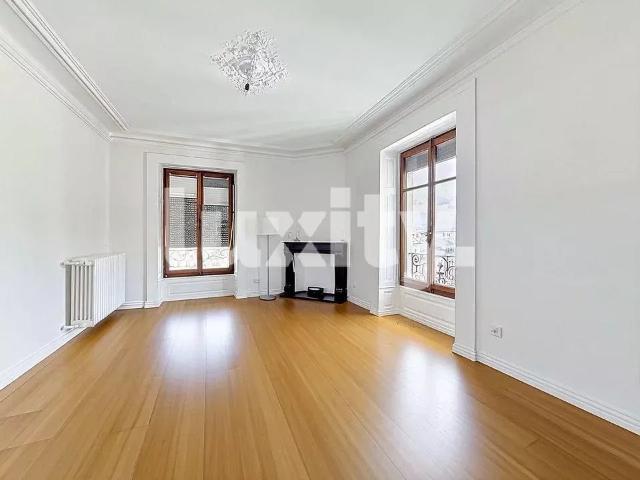 Charakterfreie Wohnung – Innenstadt des linken Ufers