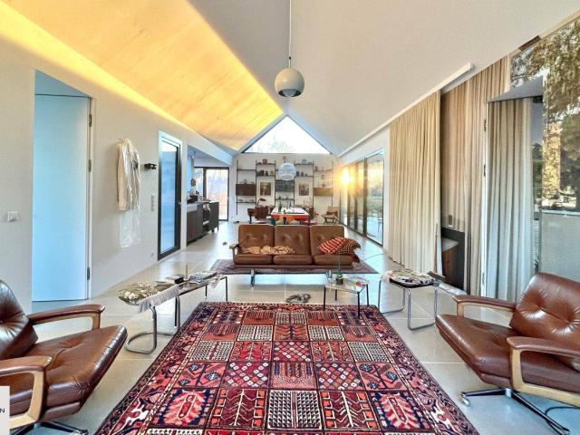 Charakterhaus mit Designanspruch auf großzügigem Grundstück