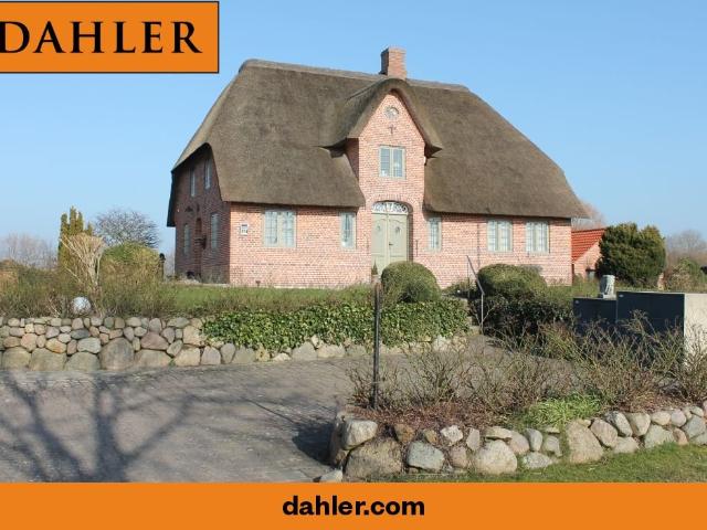 Charakteristisches Friesenhaus in küstennaher Ruhiglage