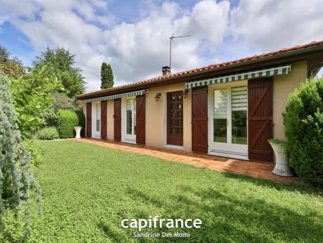 CHARBONNIERES LES BAINS Maison de 77m² + sous sol de 77m² édifiée sur une parcelle de 800m²