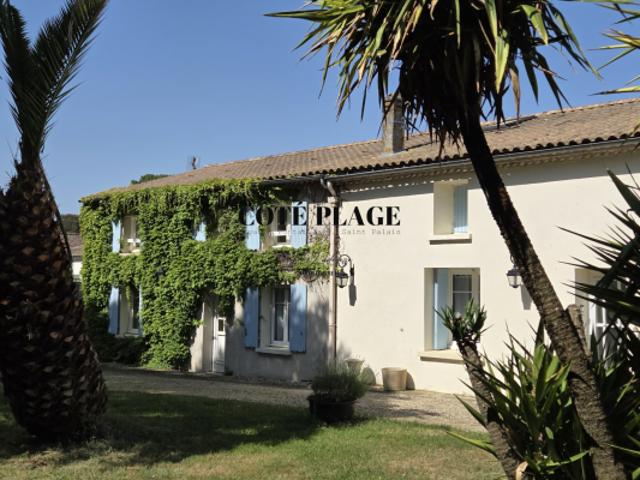 CHARENTAISE 12 pièces 307 m2 sur 2569 M2 de terrain SAIN