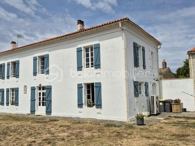 CHARENTAISE DE CARACTÈRE 210 m² 4 CH + BUREAU DPE D VOLUMES & POTENTIEL