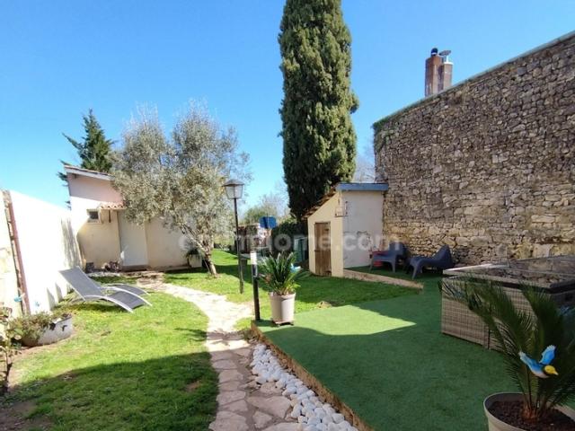 Charente, à Mornac. Maison 99 m², 4 chambres, jardin, terrain clos 930 m² avec garage