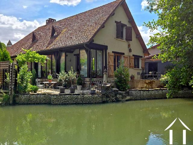 Charing Riverside House dans la ville médiévale
