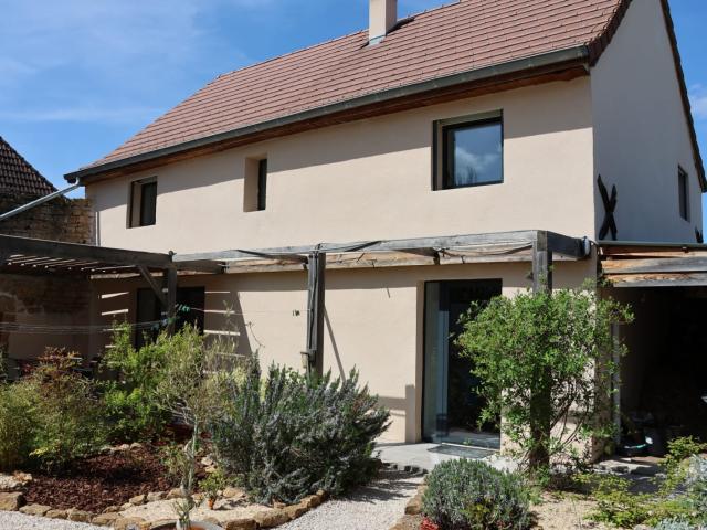 Charolles, maison rénovée avec deux habitations et dépendances