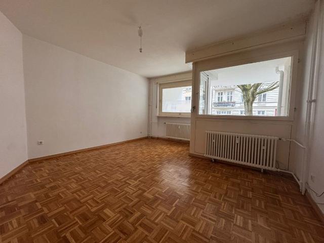 Charlottenburg: Eislebener Str: SOFORT BEZIEHBARE 4 Zimmer Wohnung mit 74 m² HP + SÜD Loggia