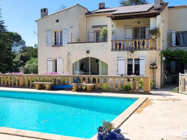 Charleval – Demeure provençale de caractère de 230 m² avec piscine et jardin arboré