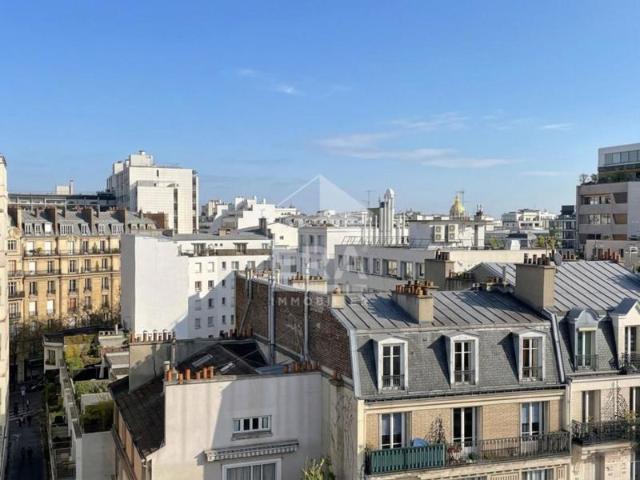 Charles Michels étage élevé lumineux Traversant Vue dégagée sur les toits 2 balcons
