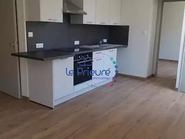 Charlieu 42190 Location appartement 2 pièces t2 au dernier étage