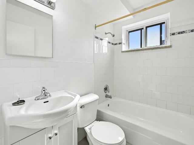 Charlton Park Apartments 1 Bedroom Apartment for Rent at 116 Charlton Ave W, Hamilton, ON L8P 2C6 Durand