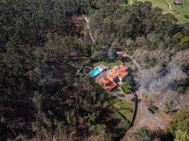 Charmosa vila de 4 quartos com piscina e 2850m² de terreno em Caminha