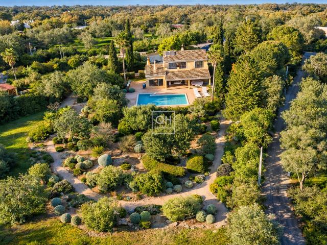 Charmosa Villa Mediterrânea de 4 quartos com jardins excepcionais perto de Santa a de Nexe, Faro