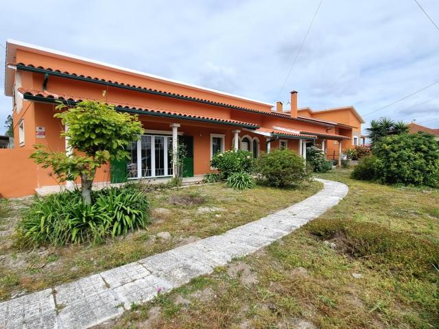 Charmosa casa de 4 quartos em um ambiente tranquilo e pitore. 300m² Guia, Ilha e Mata Mourisca
