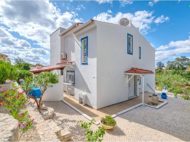 Charmosa Moradia de 2 pisos com 3 quartos e piscina 6m x 3. 180m² Lagoa e carvoeiro