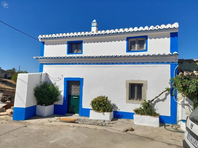 Encantadora propriedade parcialmente renovada com 5 quartos e vistas deslumbrantes sobre o campo em Moimentos, Portugal – ideal para investimento ou para uma vida tranquila, Almodôvar, São nabé