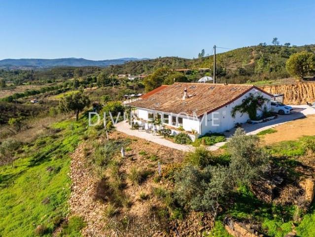 Charmosa moradia T3 com vista espetacular no topo de uma col. 154m² Silves