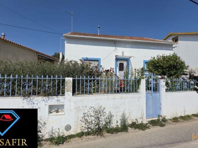 Charmosa Moradia T3 com garagem e terreno | 26084093001