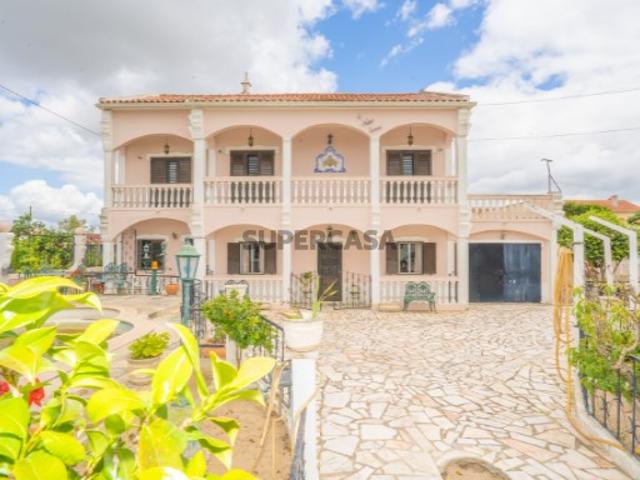 Charmosa Moradia T3 com Piscina na LagoÍnha, Palmela