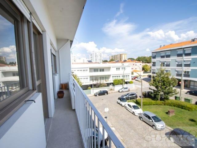 Charmoso T2 Duplex, com Varanda