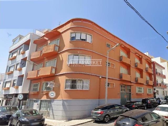 Charmoso Edifício Remodelado, Destinado a Amento com 30 Suites Modernas e espaços comerciais no Centro de Faro, Faro, Faro