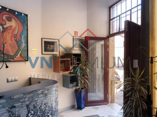 Charmoso Hostel a venda em Lisboa junto ao terminal dos Barcos de Cruzeiros