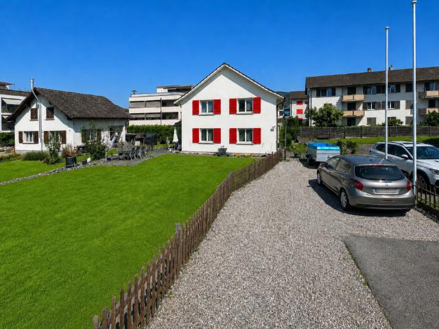 charmates Haus mit Grundstück und hoher Ausnützung