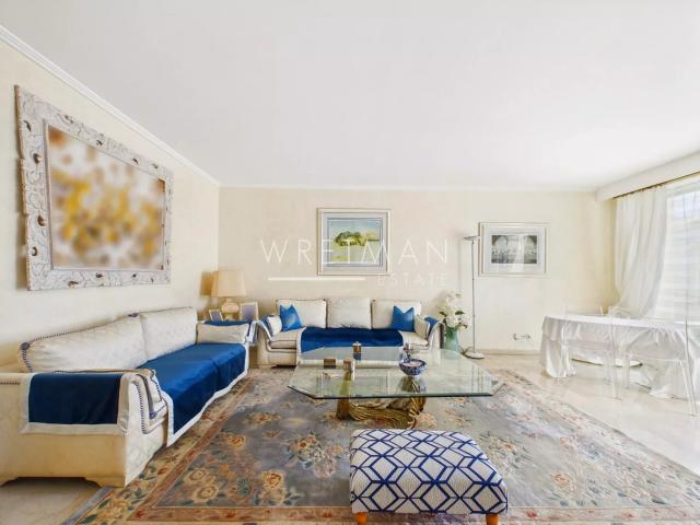 Charmant 4 pièces avec balcons et vues dégagées mer et colli. 110m² Cannes