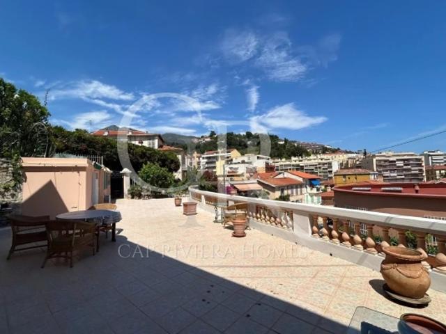 Charmant 2 pièces avec immense terrasse à Menton