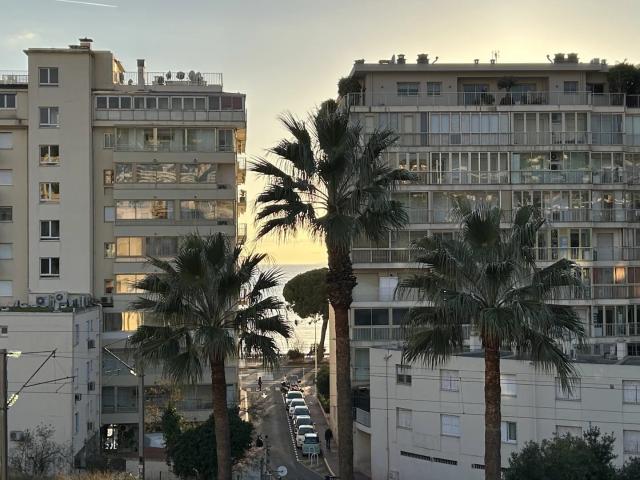 SOUS OFFRE ACCEPTÉE Charmant 2 pièces avec terrasse aperçu mer – À deux pas de la plage et des commodités